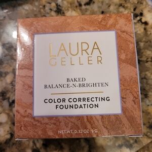 Laura Geller Balance-n-Brighten medium foundation, NEW